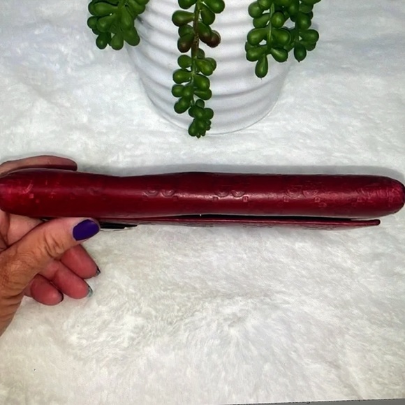 GUCCI RED GUCCISSIMA LEATHER LOVELY HEART CONTINENTAL WALLET ON CHAIN. - Picture 6 of 13